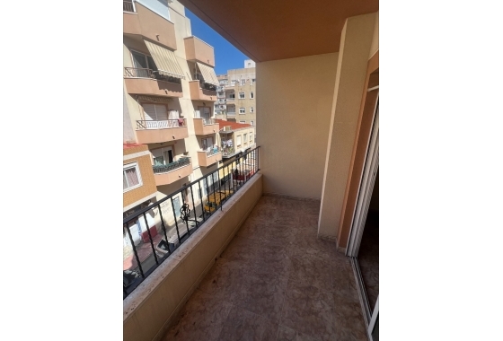 Apartment / flat - Resale - Torrevieja -  Urbanization