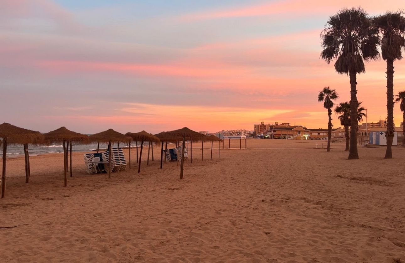 Resale - Apartment / flat - La Mata