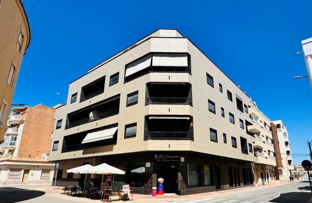 Resale - Apartment / flat - La Mata