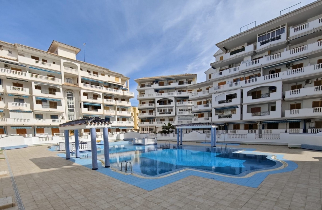 Resale - Apartment / flat - La Mata