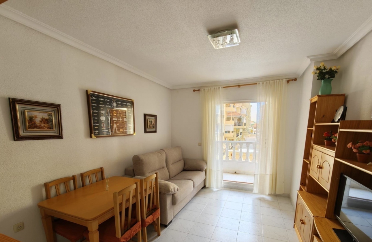Resale - Apartment / flat - La Mata