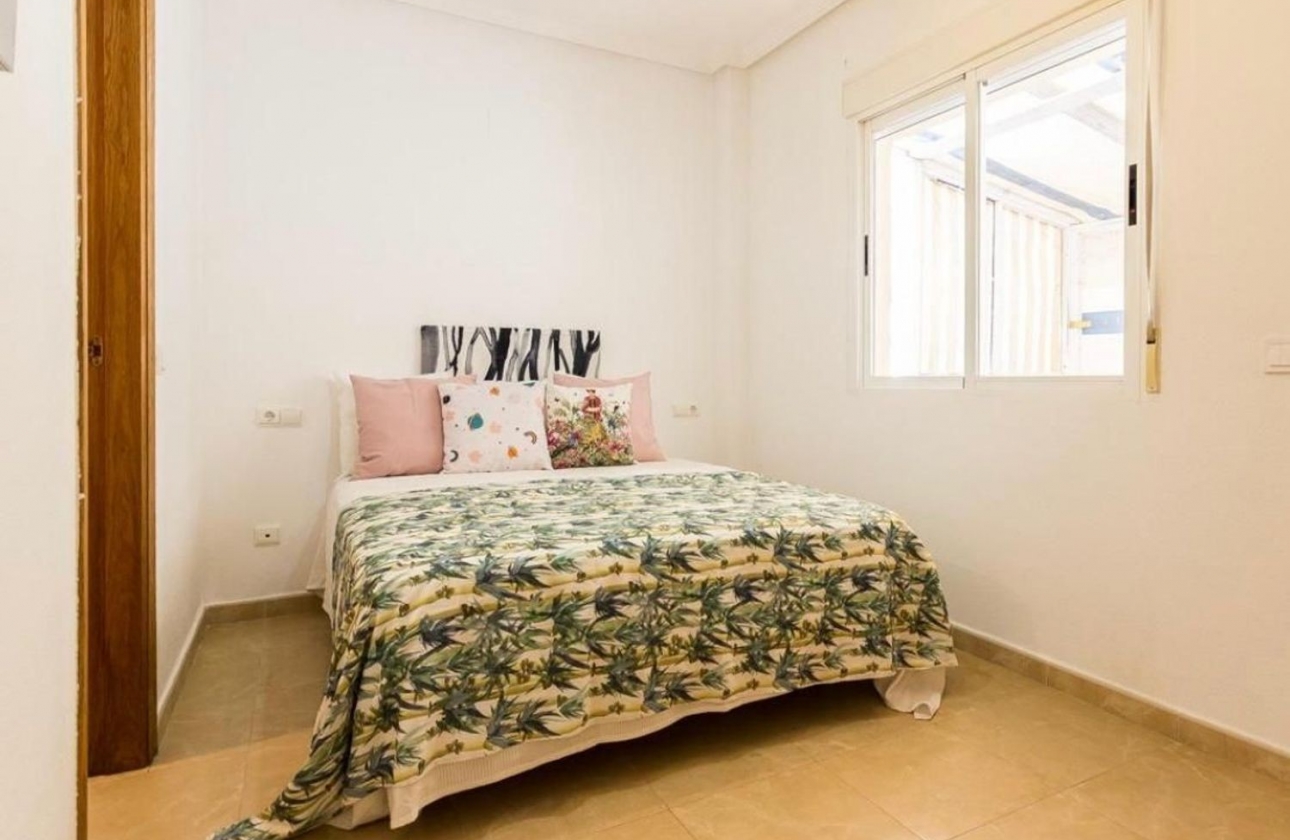 Resale - Apartment / flat - Santa Pola - Playa Lisa