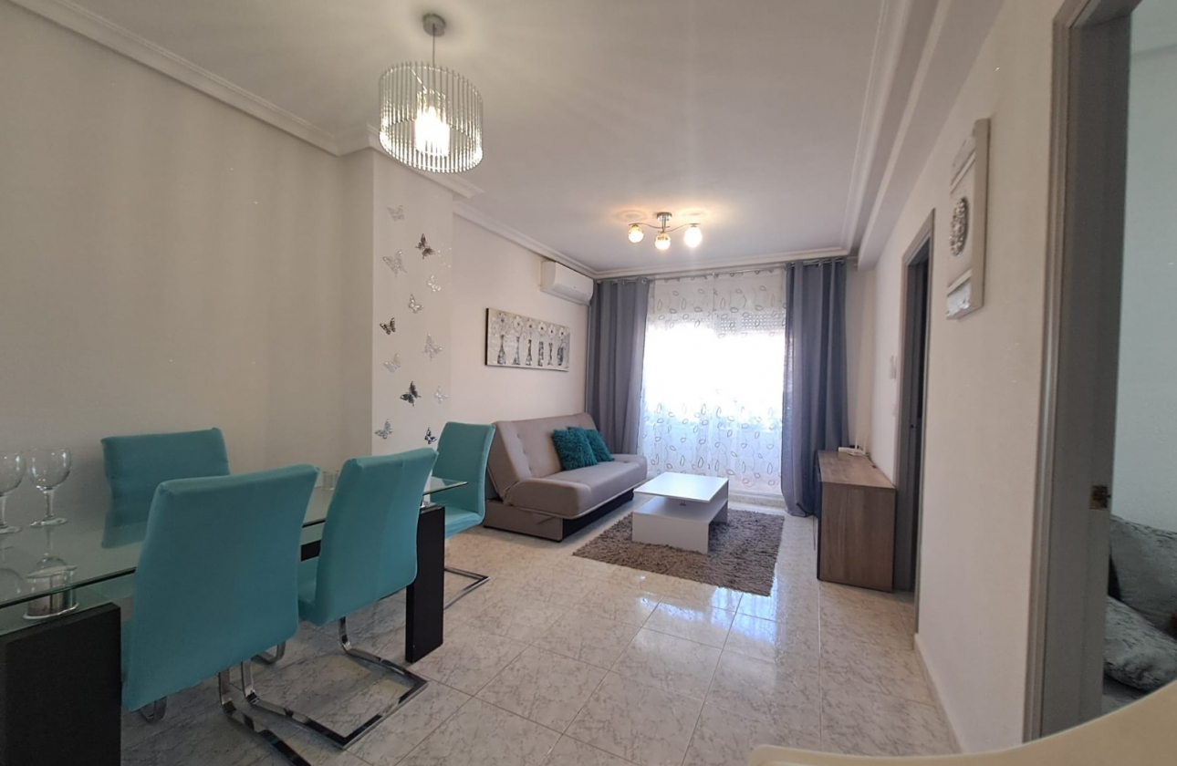 Resale - Apartment / flat - Torrevieja - La Mata pueblo