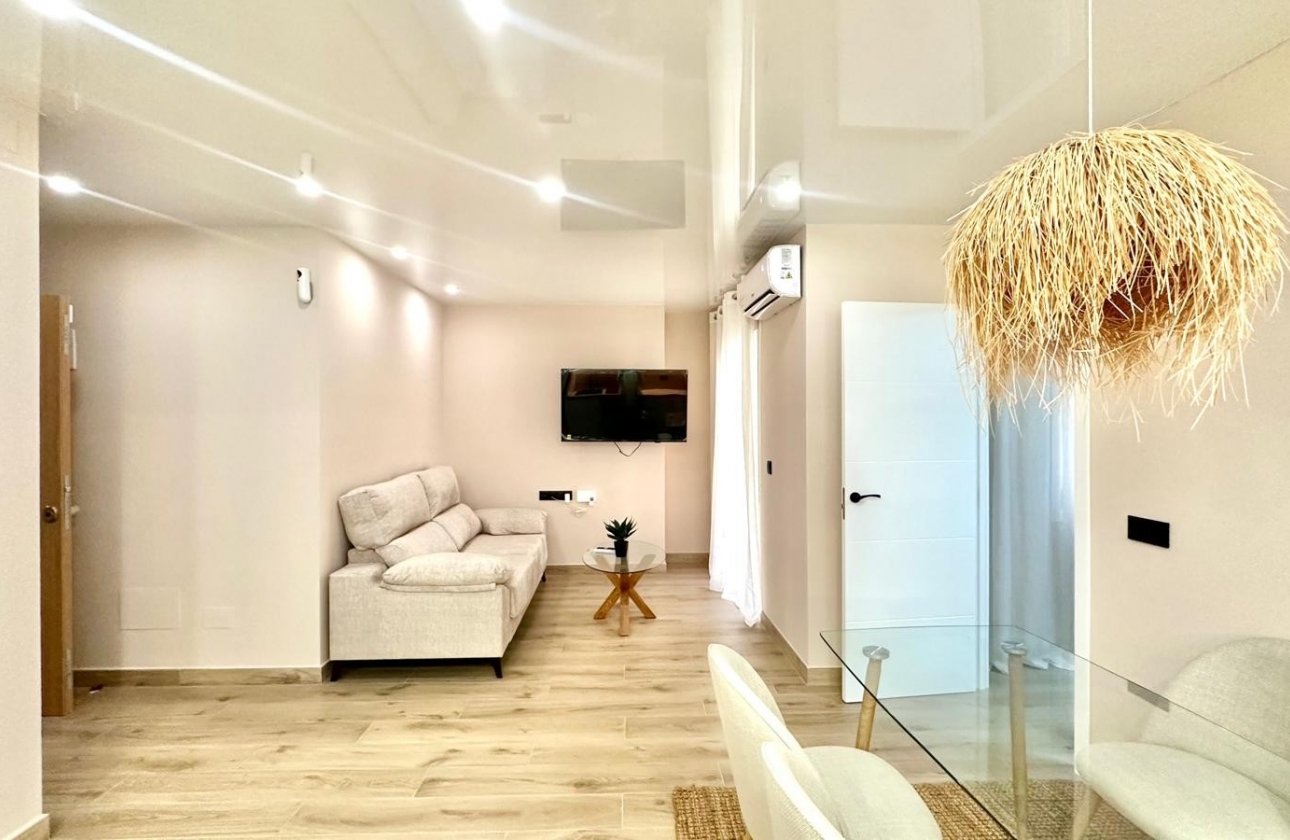 Resale - Apartment / flat - Torrevieja - Parque de Las Naciones