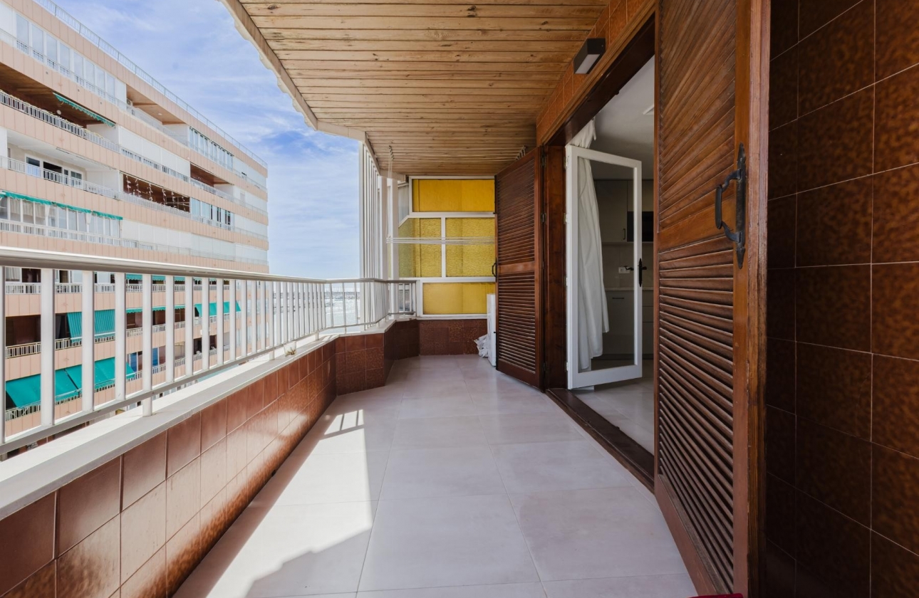 Resale - Apartment / flat - Torrevieja - Playa Acequion