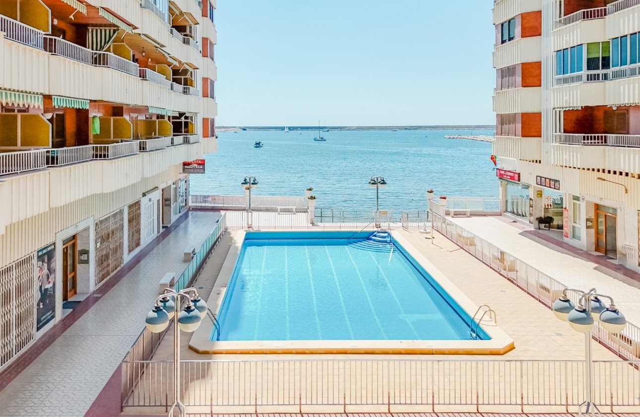 Resale - Apartment / flat - Torrevieja - Playa Acequion