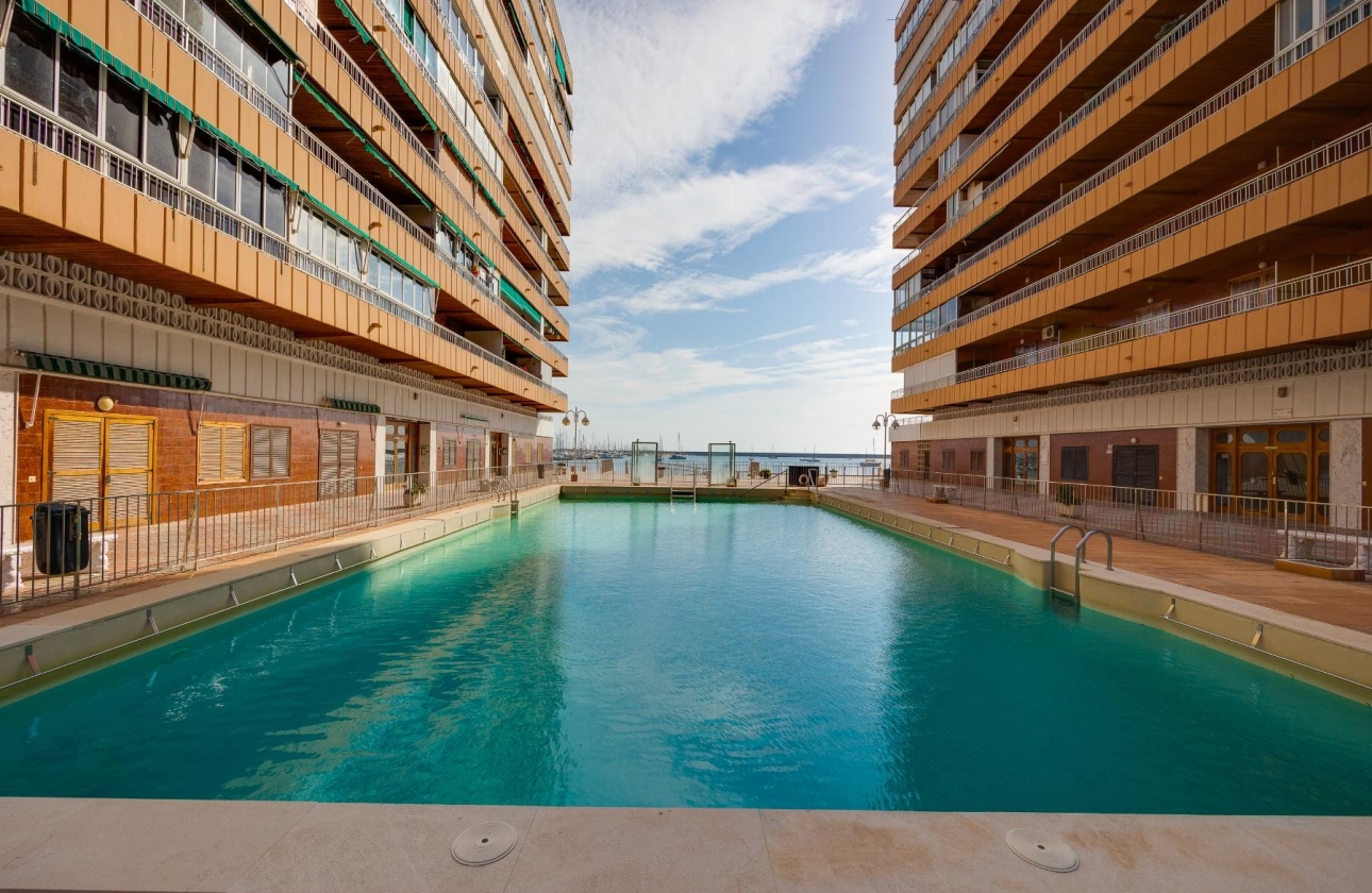 Resale - Apartment / flat - Torrevieja - Playa Acequion