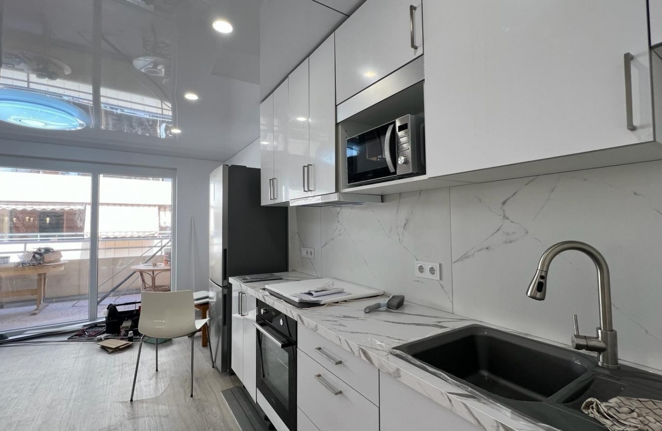 Resale - Apartment / flat - Torrevieja - Playa de La Acequion