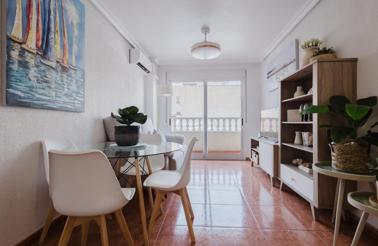 Resale - Apartment / flat - Torrevieja - Playa del Acequión