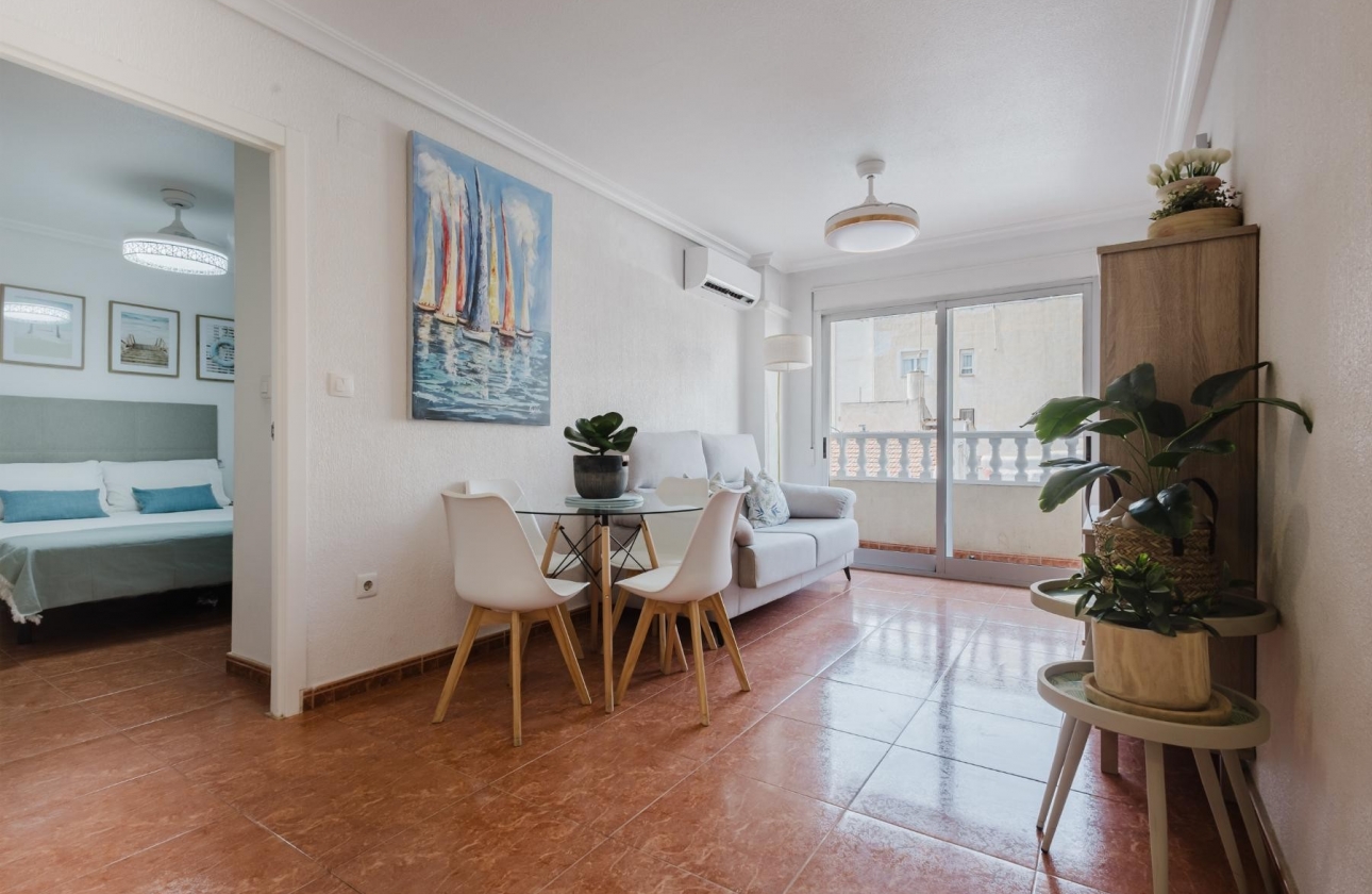 Resale - Apartment / flat - Torrevieja - Playa del Acequión