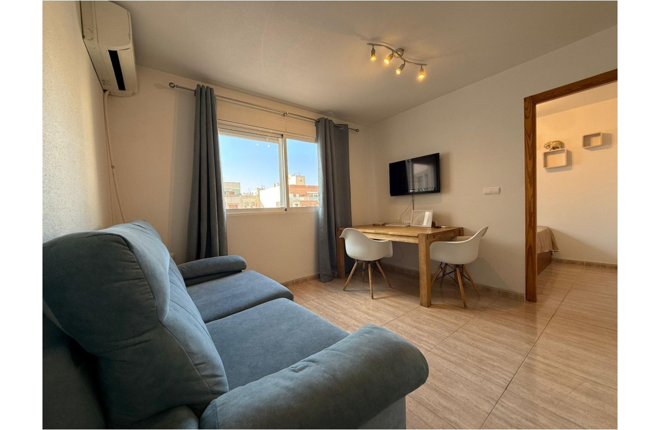 Resale - Apartment / flat - Torrevieja - Playa del Acequión