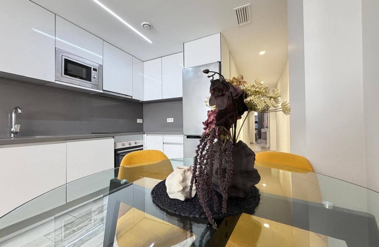 Resale - Apartment / flat - Torrevieja - Playa del Cura