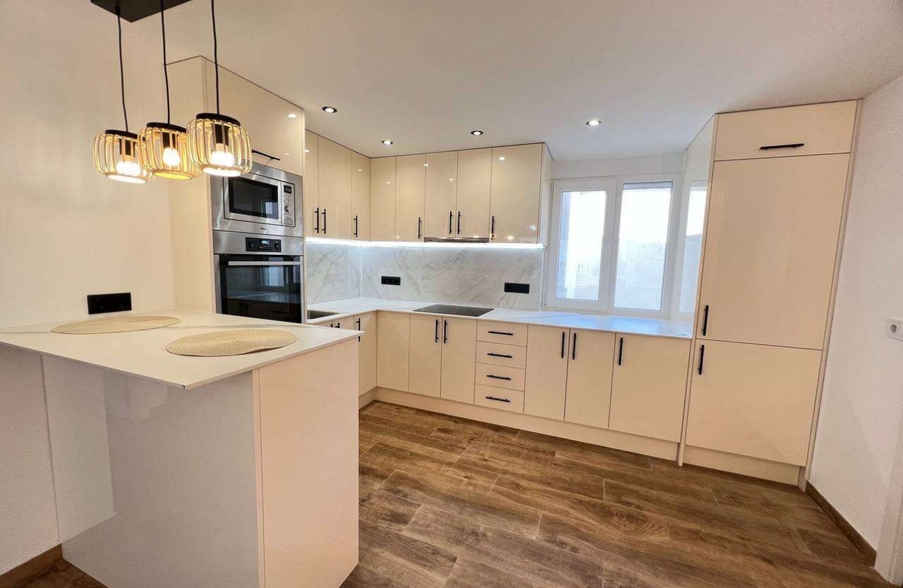 Resale - Apartment / flat - Torrevieja - Playa del Cura