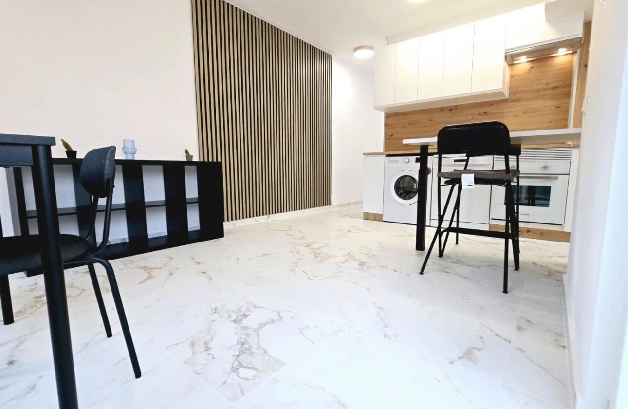 Resale - Apartment / flat - Torrevieja - PLAYA LOS LOCOS