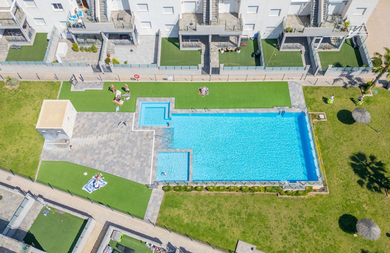 Resale - Apartment / flat - Torrevieja -  Urbanization
