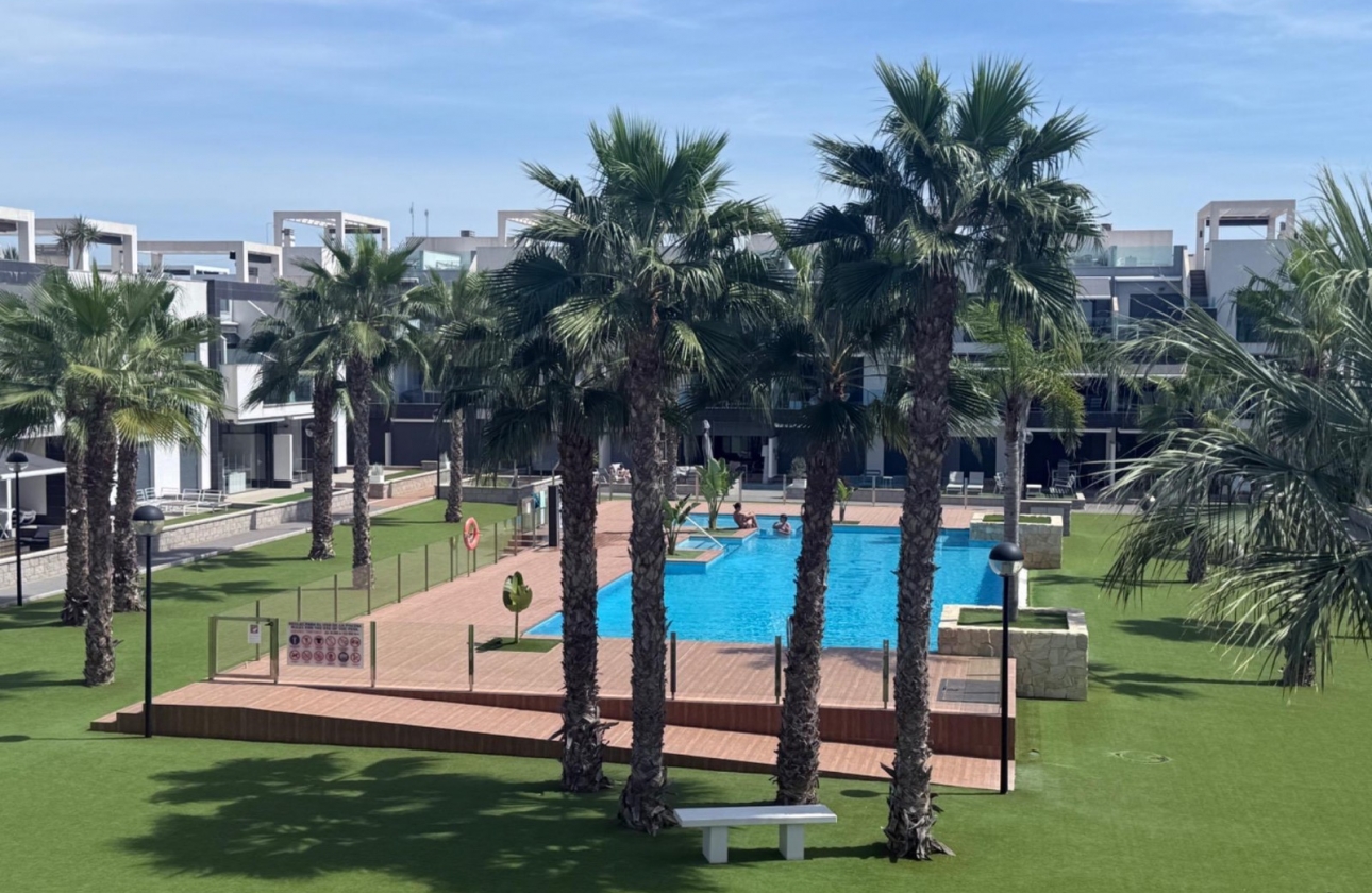 Resale - Bungalow - El Raso