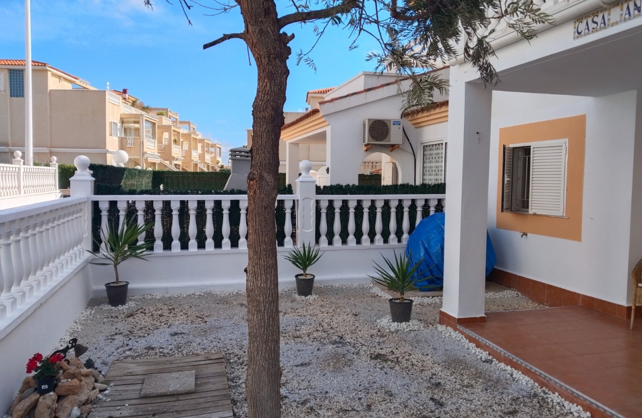 Resale - Bungalow - Orihuela Costa - La Zenia