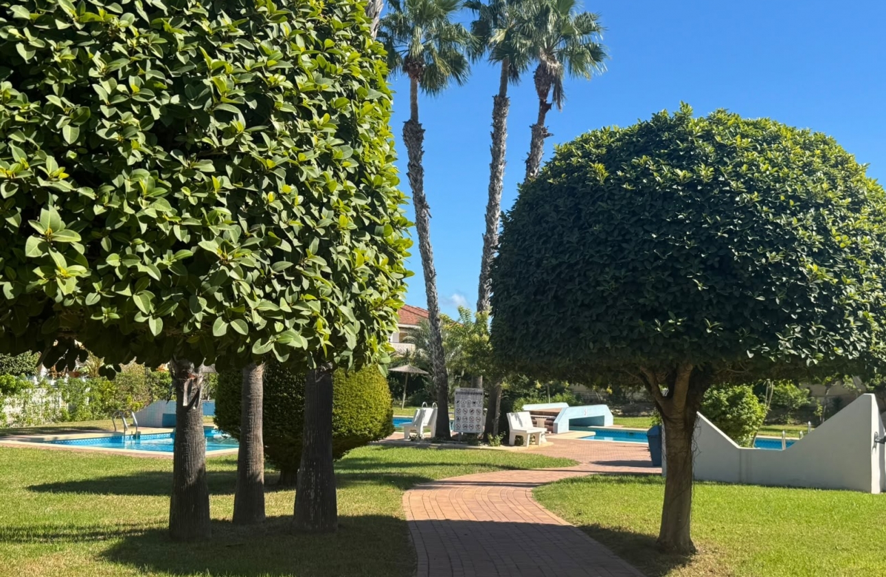 Resale - Bungalow - Torrevieja - LA MATA