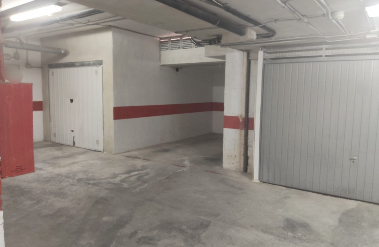 Resale - Garage - La Mata