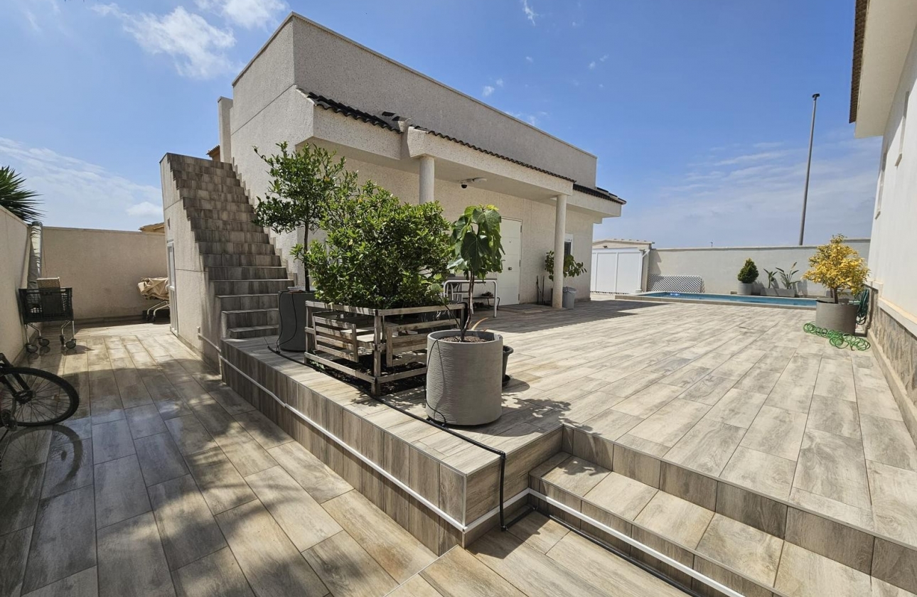 Resale - House - Guardamar del Segura