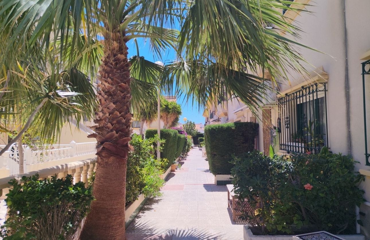 Resale - House - Orihuela Costa - La Zenia