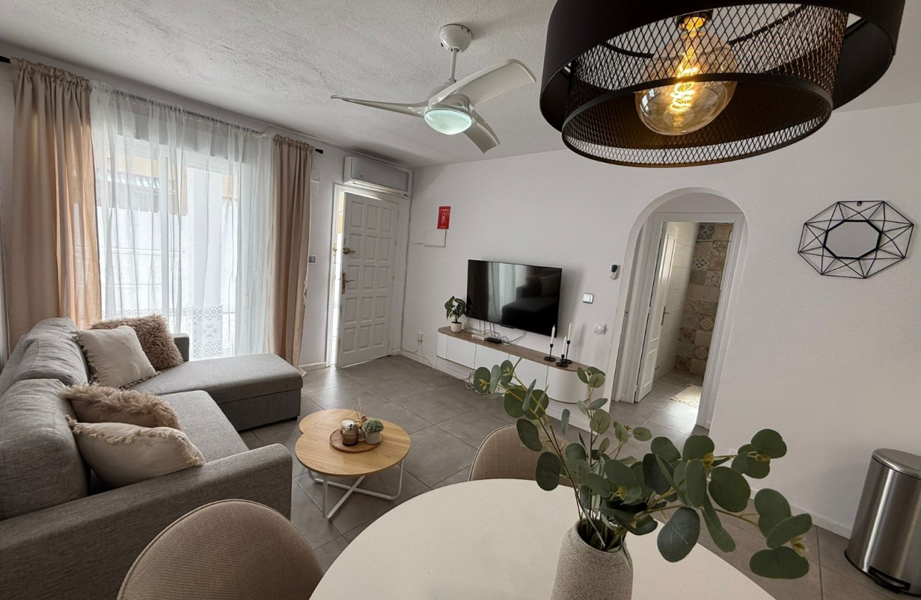 Resale - House - Torrevieja - La Siesta - El Salado -  Torreta