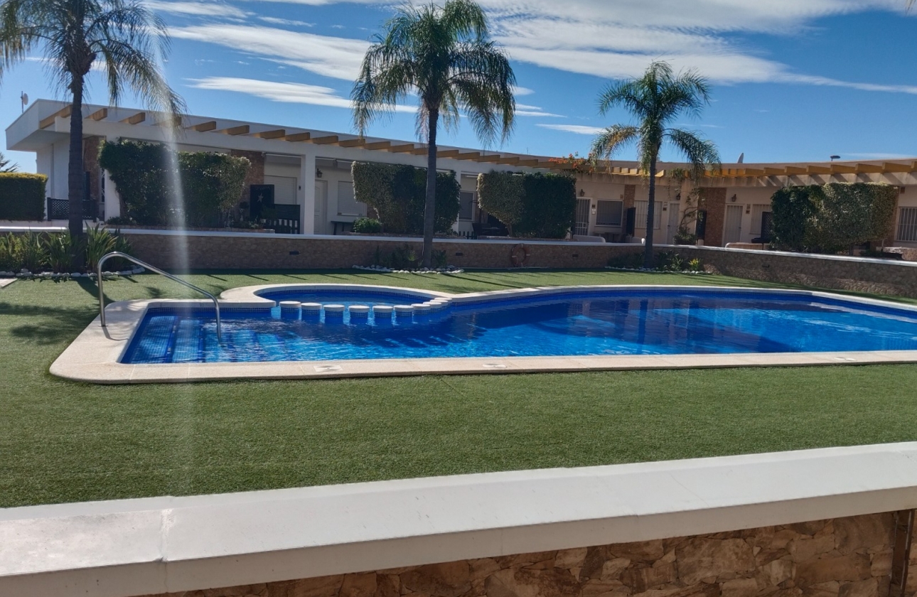 Resale - town house - Alicante - Campoamor