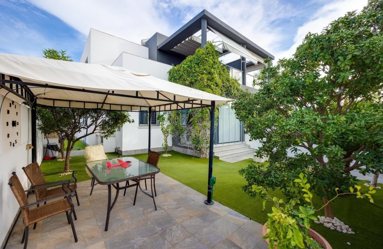 Resale - town house - Torrevieja - Nueva Torrevieja - Aguas Nuevas