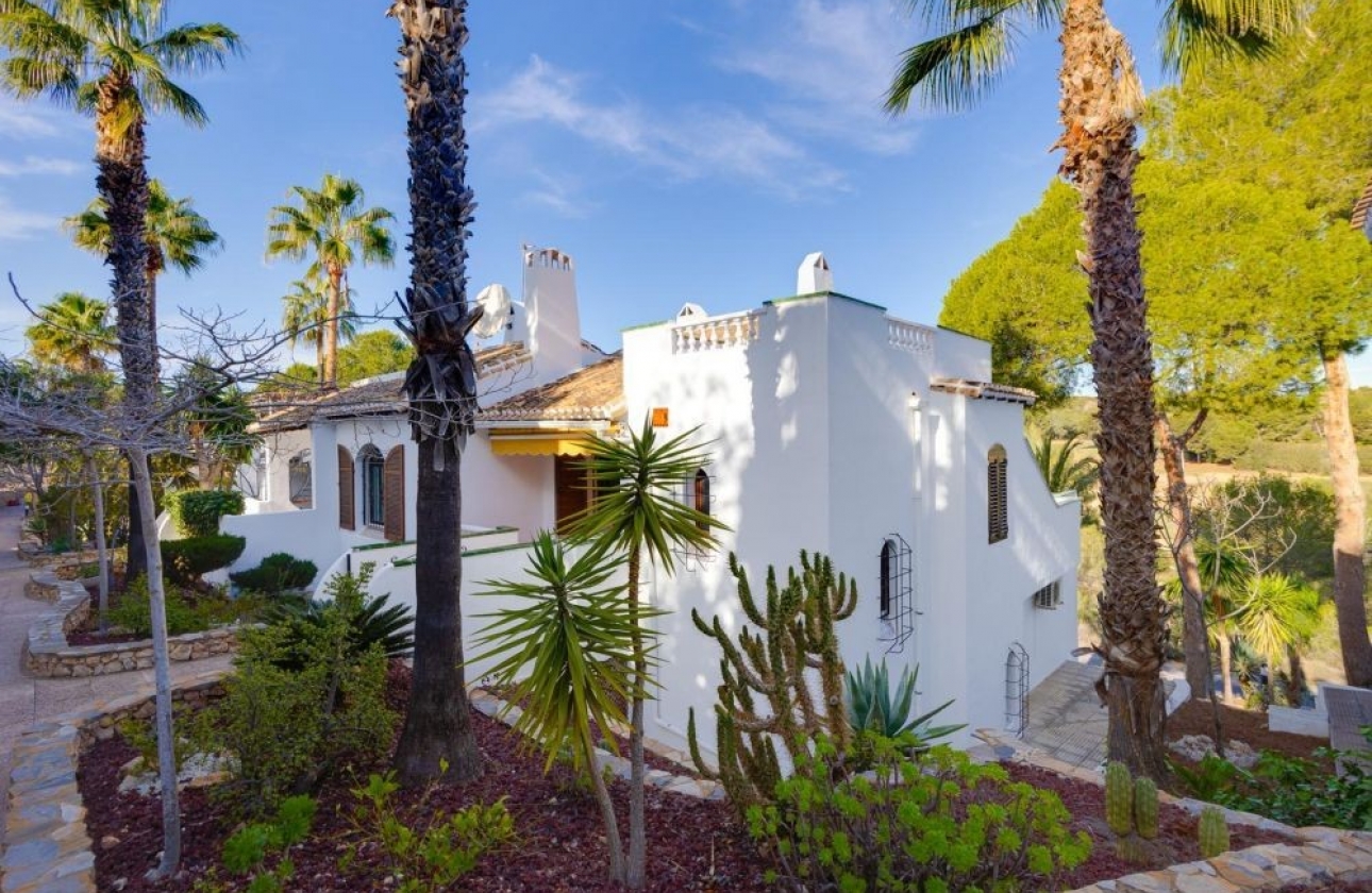 Resale - Townhouse - Villamartin