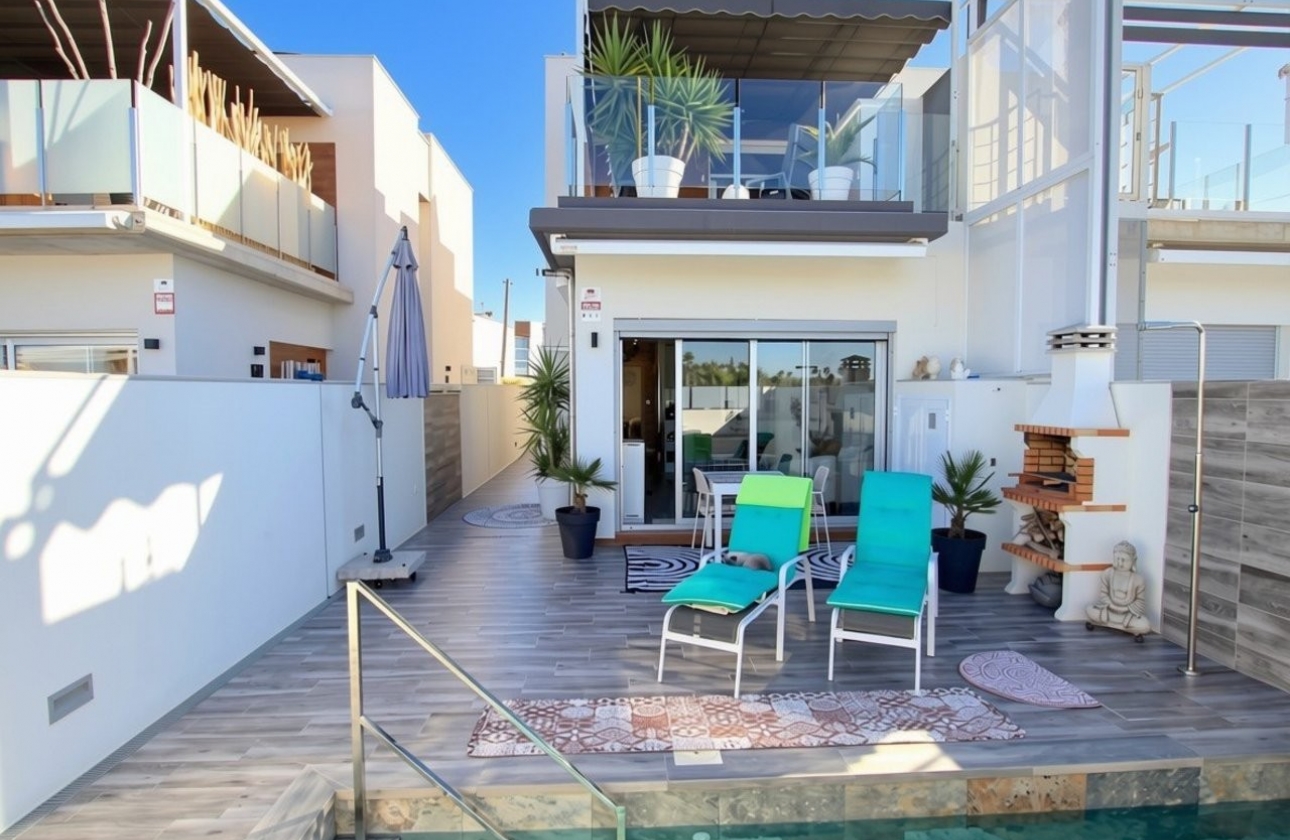 Resale - Villa - Daya Nueva