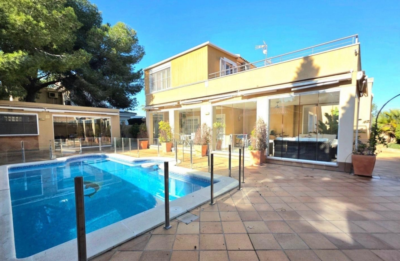 Resale - Villa - Dehesa De Campoamor