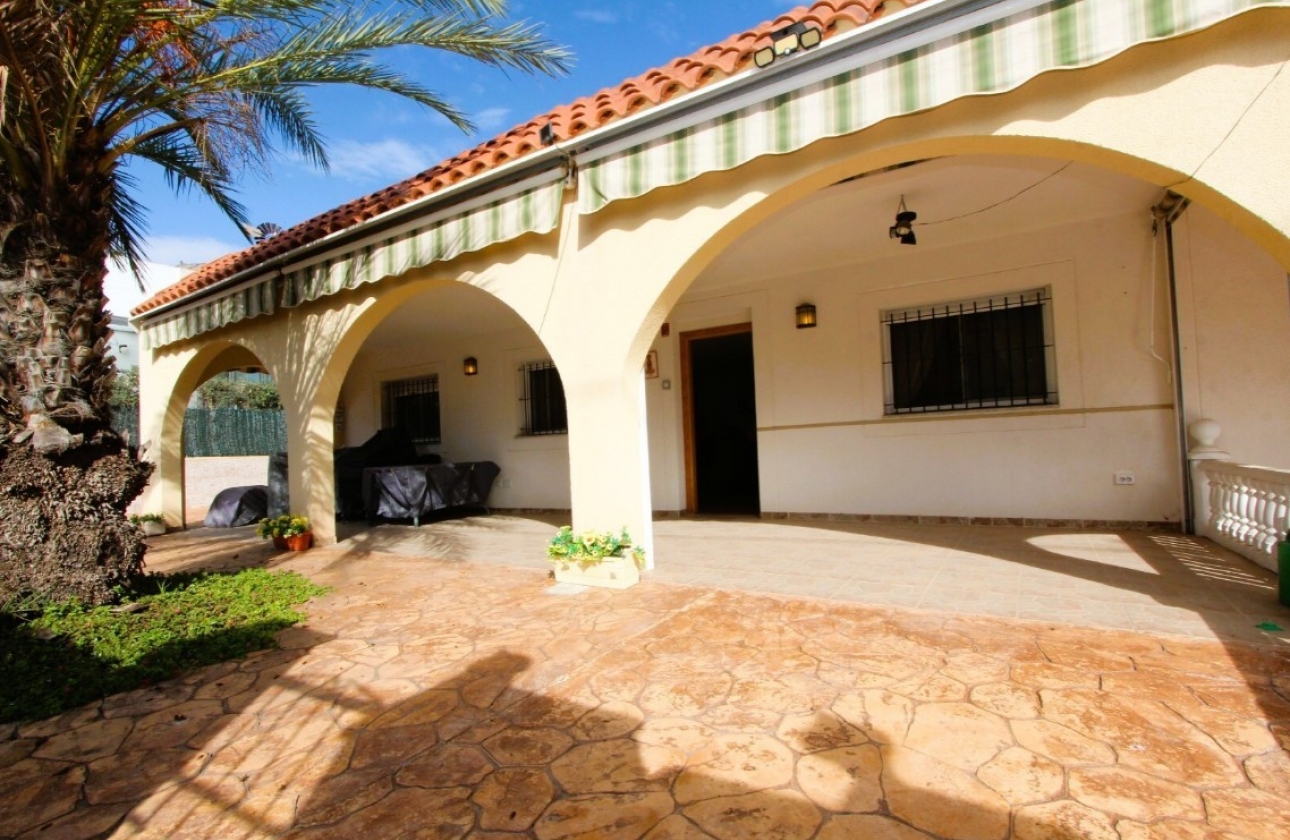 Resale - Villa - Elche Pedanías - La Marina