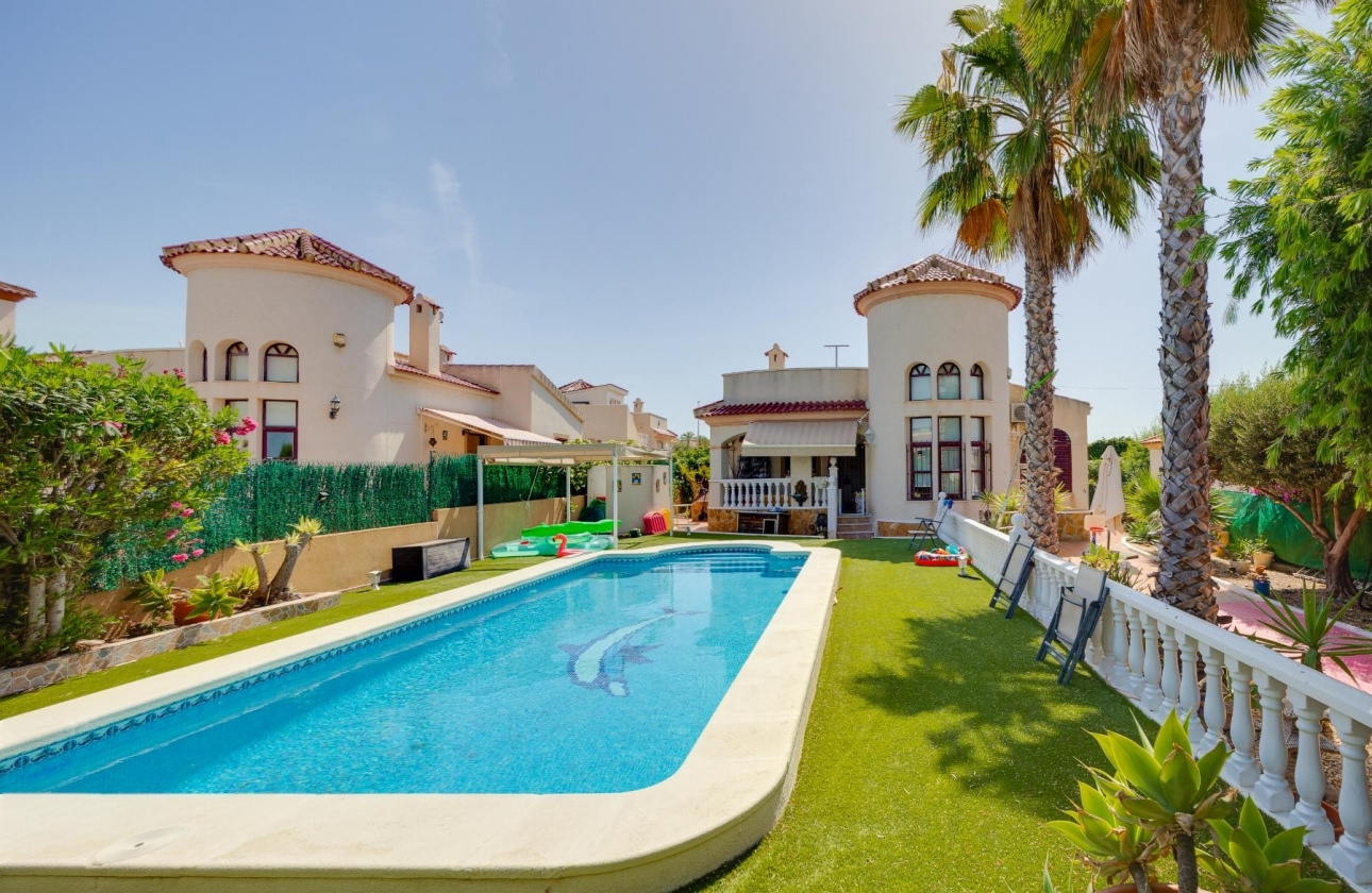 Resale - Villa - Elche Pedanías - La Marina