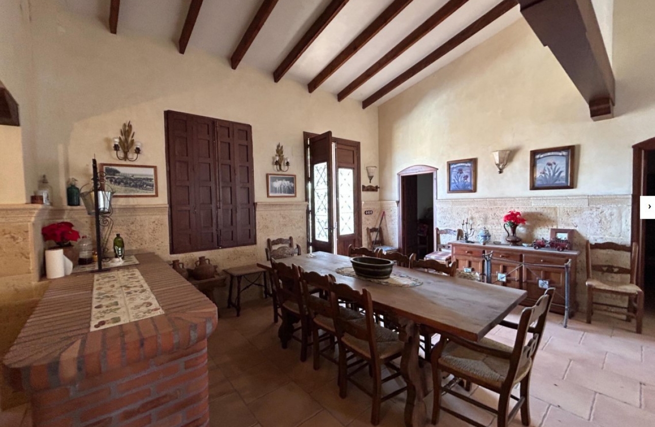 Resale - Villa - Novelda