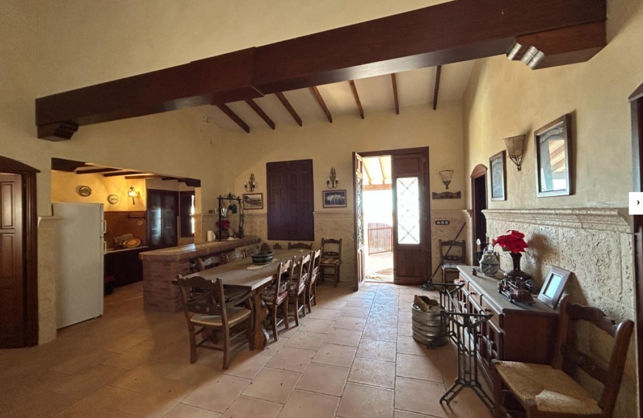 Resale - Villa - Novelda