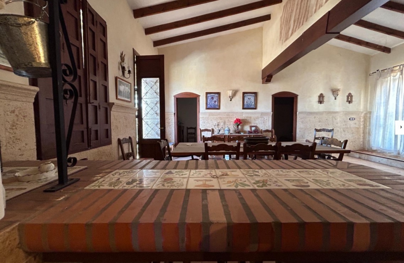 Resale - Villa - Novelda