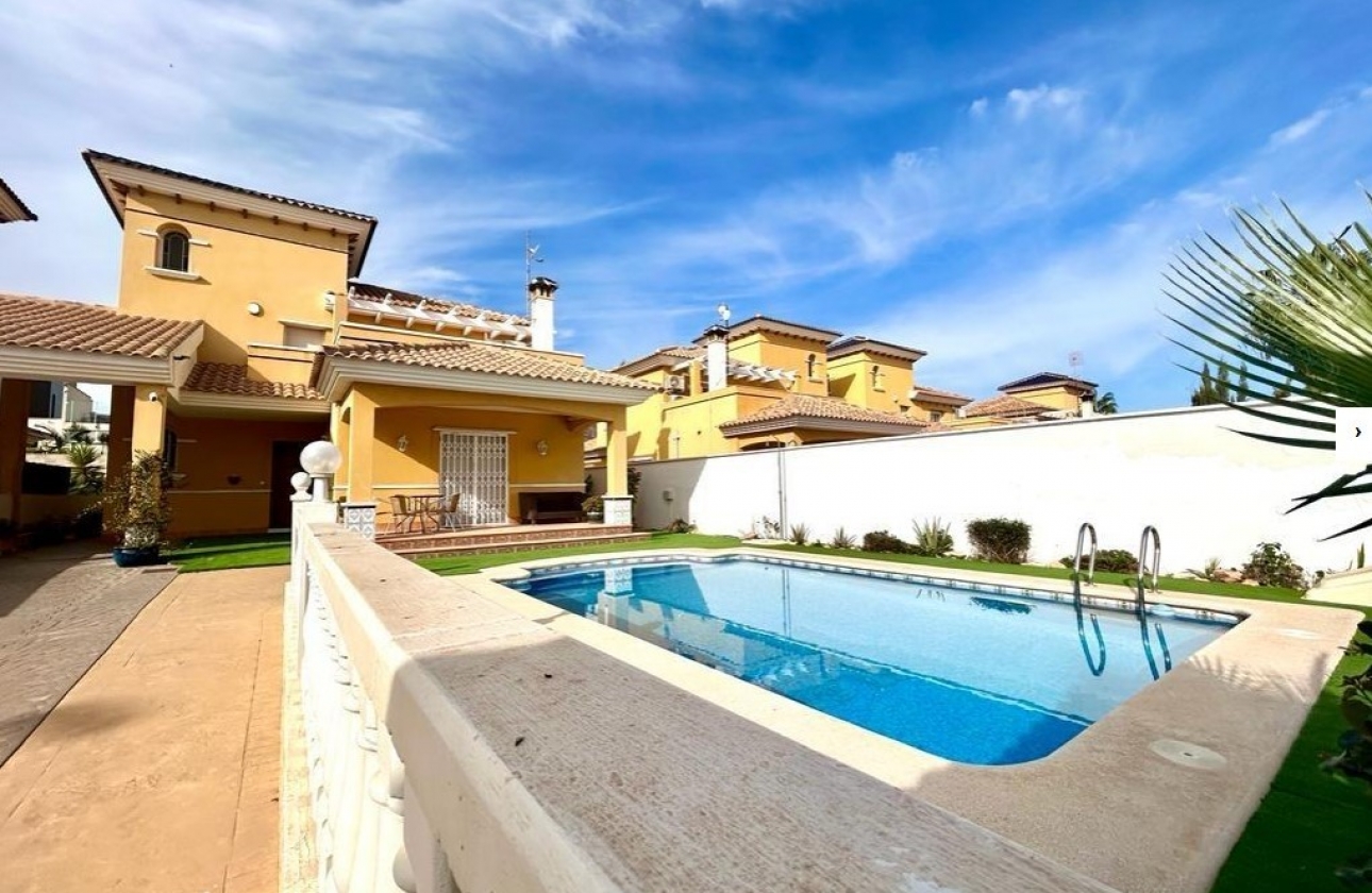 Resale - Villa - Orihuela Costa - Cabo roig - La Zenia