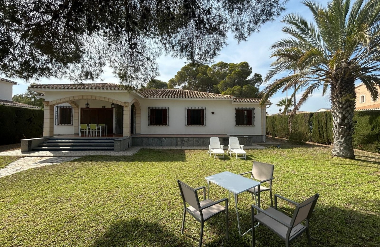 Resale - Villa - Orihuela Costa - Dehesa de campoamor