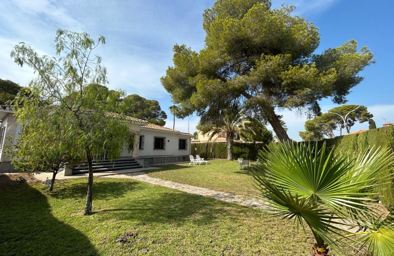 Resale - Villa - Orihuela Costa - Dehesa de campoamor