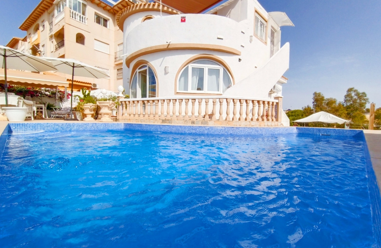Resale - Villa - Orihuela Costa - La Zenia