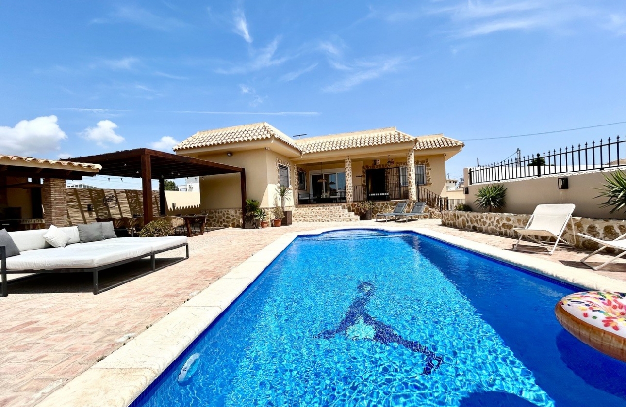 Resale - Villa - Orihuela Costa - La Zenia