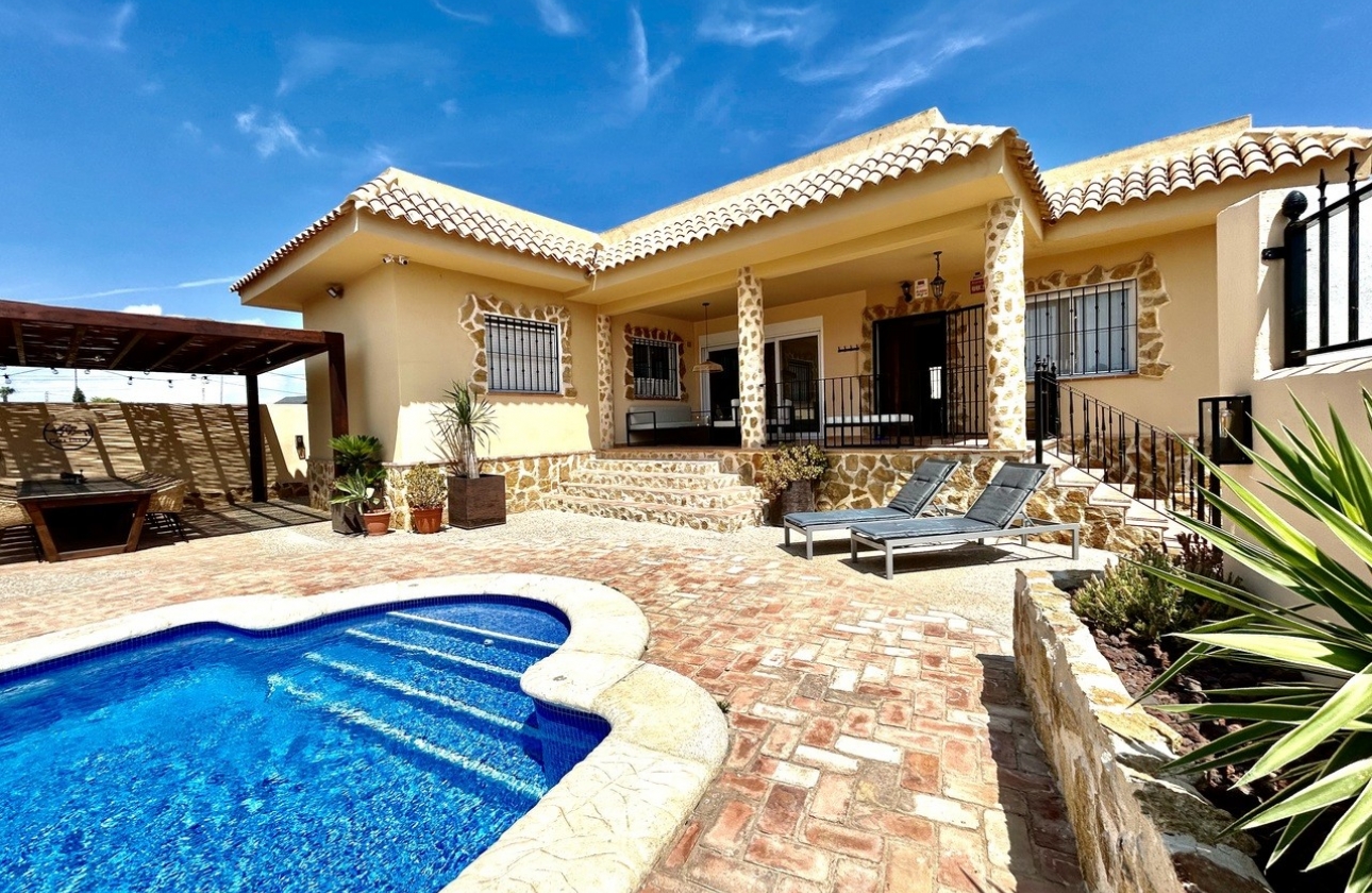 Resale - Villa - Orihuela Costa - La Zenia