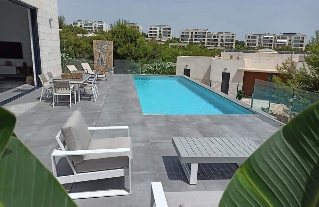 Resale - Villa - Orihuela Costa - Las Colinas Golf