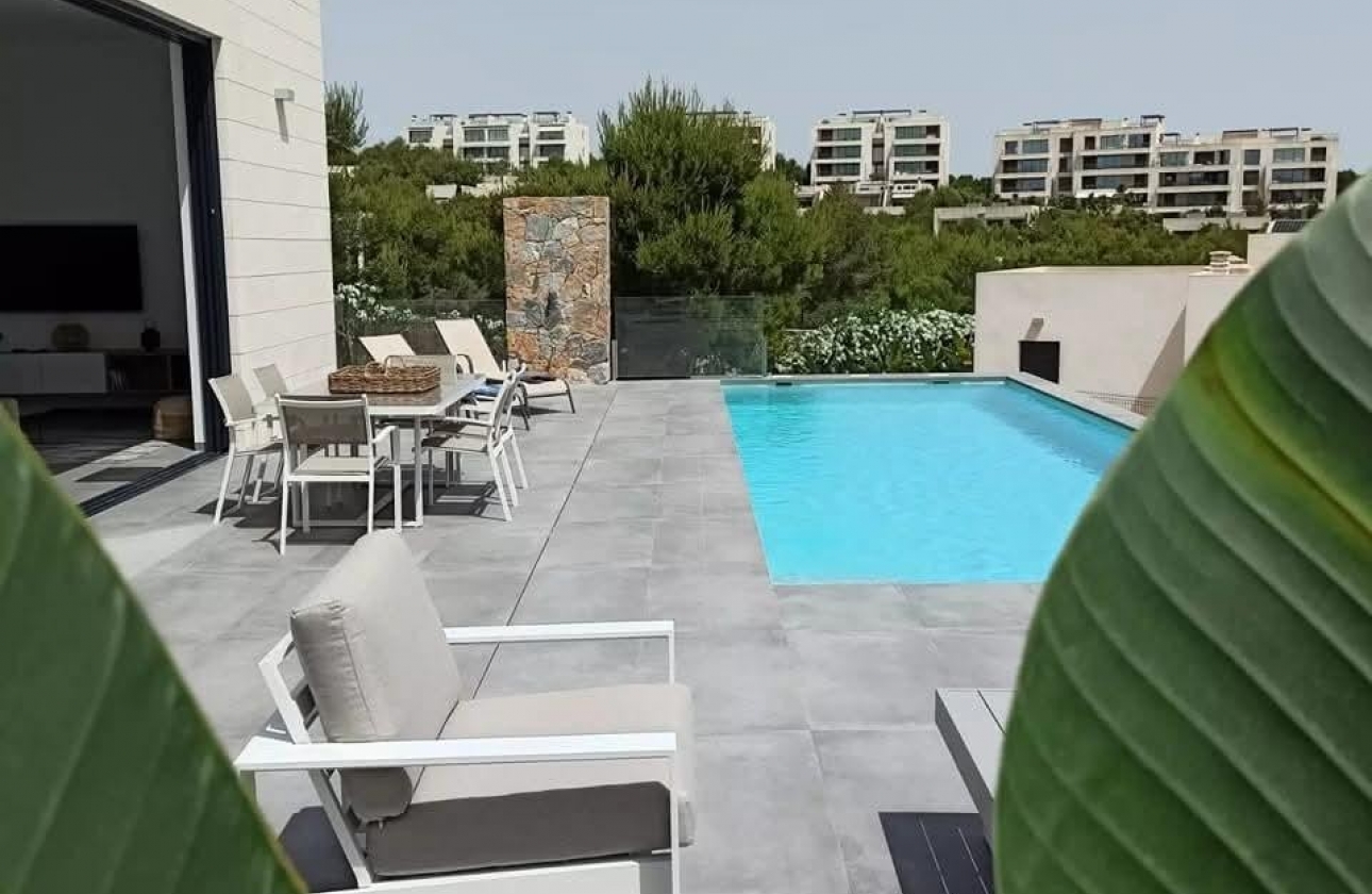 Resale - Villa - Orihuela Costa - Las Colinas Golf