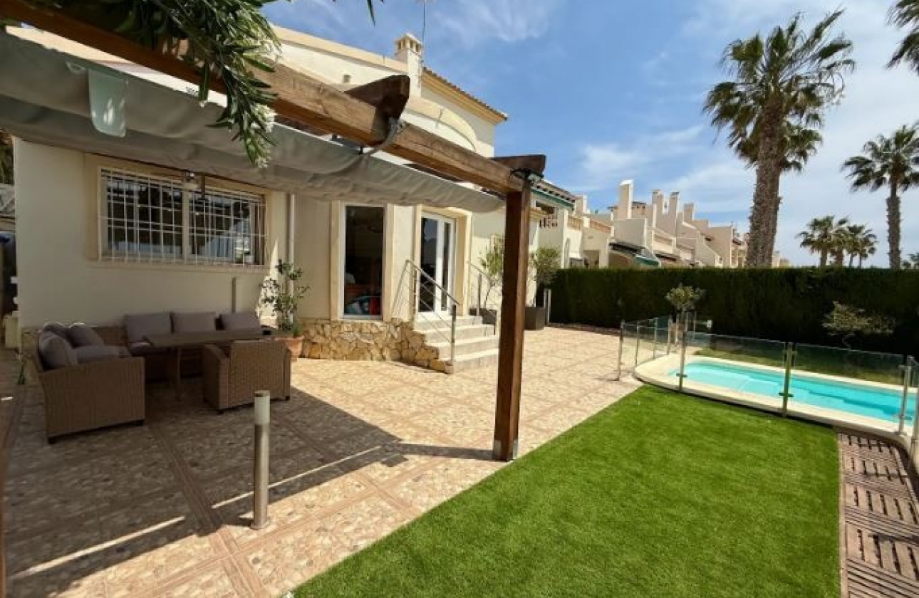 Resale - Villa - Orihuela Costa - Las Colinas Golf
