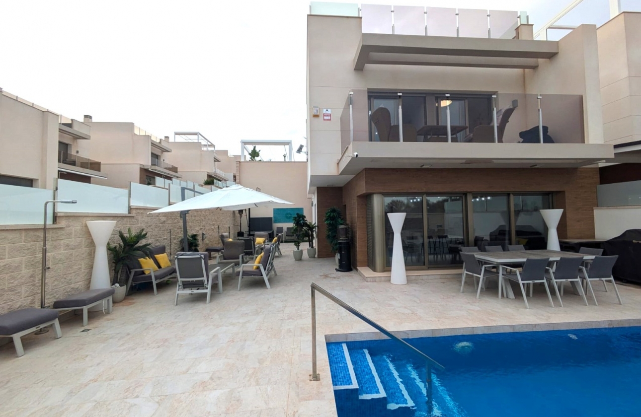 Resale - Villa - Orihuela Costa - Villamartín
