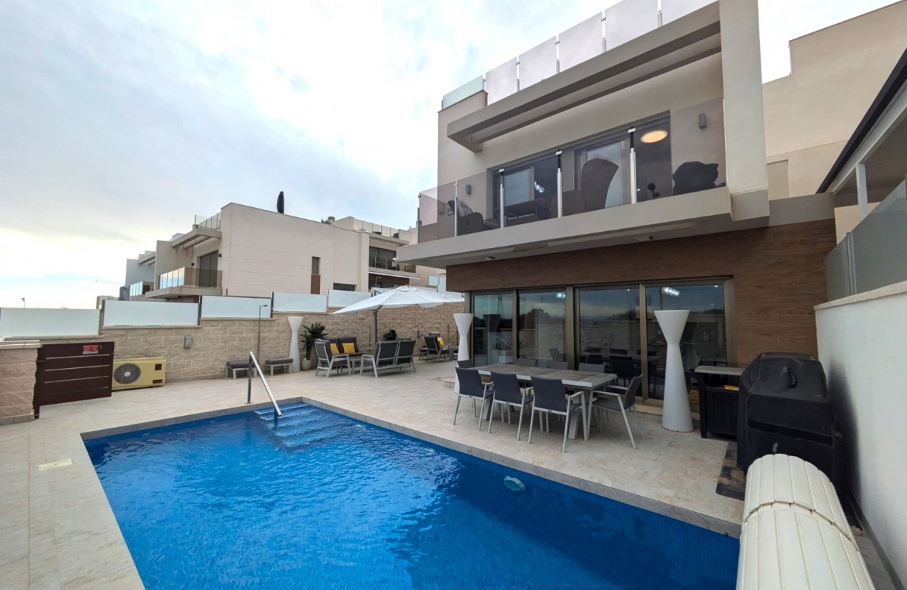 Resale - Villa - Orihuela Costa - Villamartín