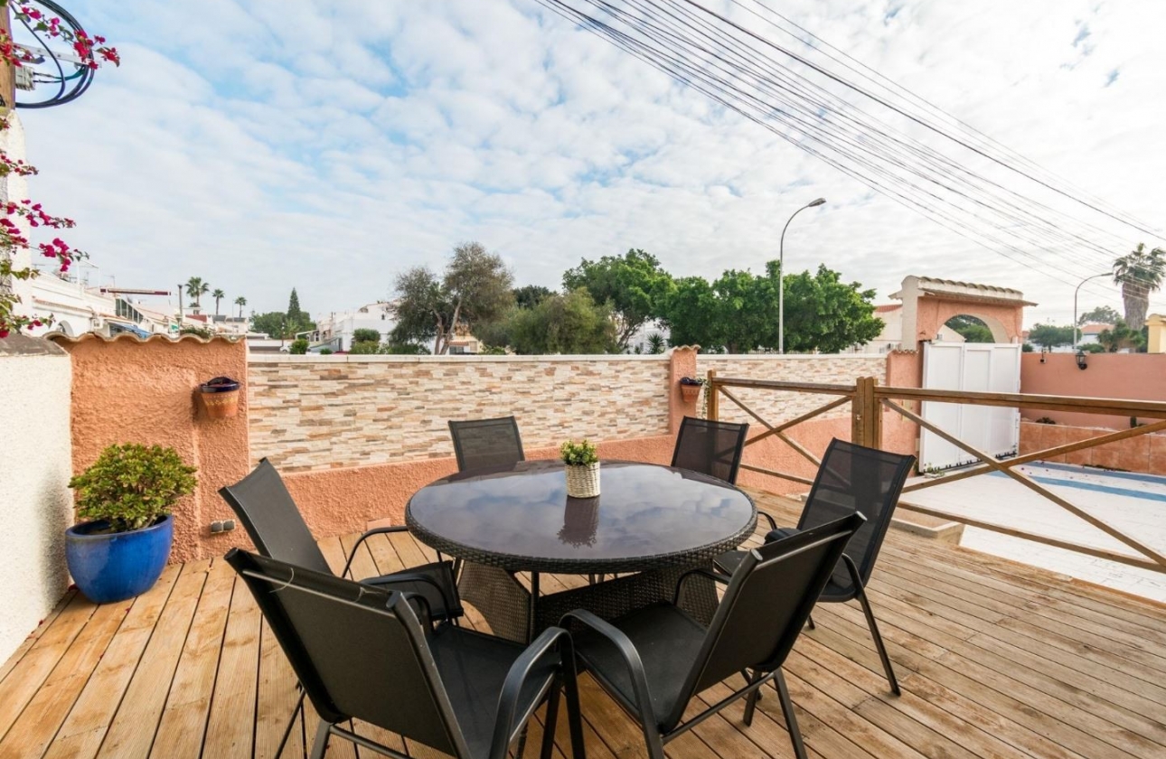 Resale - Villa - Torrevieja - La Siesta - El Salado -  Torreta