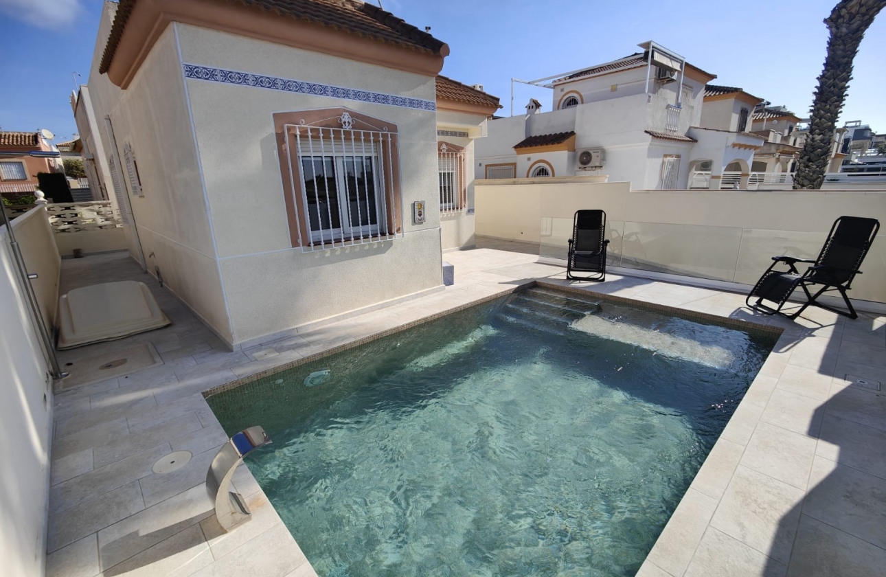 Resale - Villa - Torrevieja - Nueva Torrevieja - Aguas Nuevas