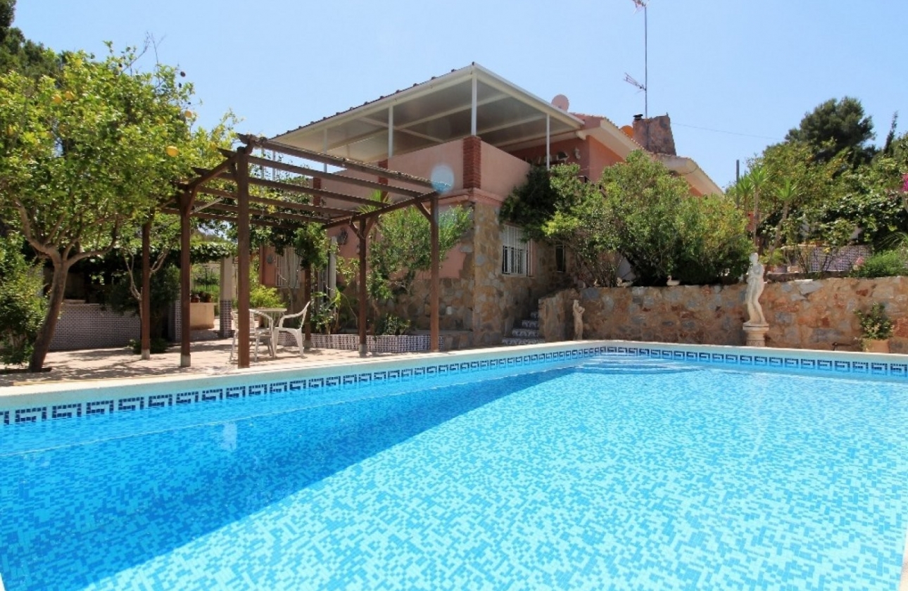 Resale - Villa - Torrevieja - Torrevieja - Los Balcones